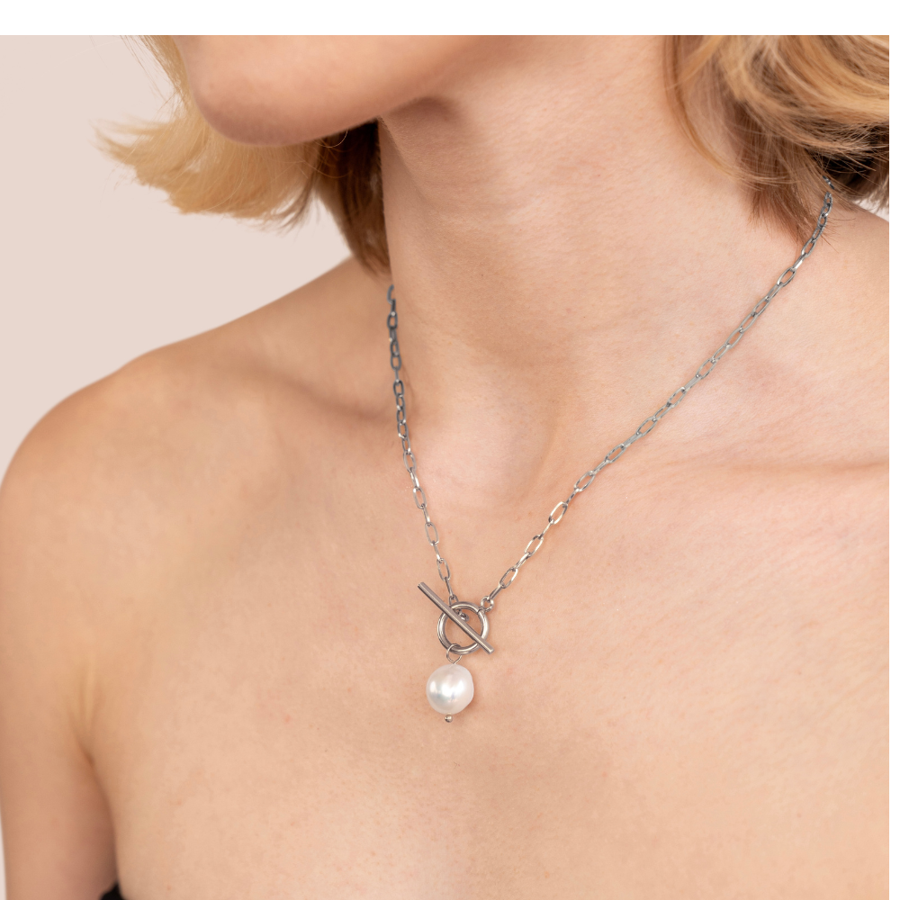 Eva Pearl Toggle Necklace