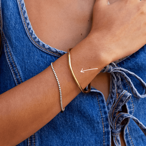 Veena Fluid Curve Bangle