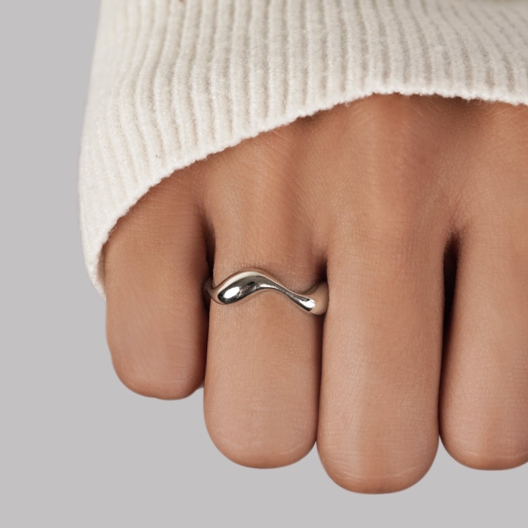 Nerina Wave Flow Ring