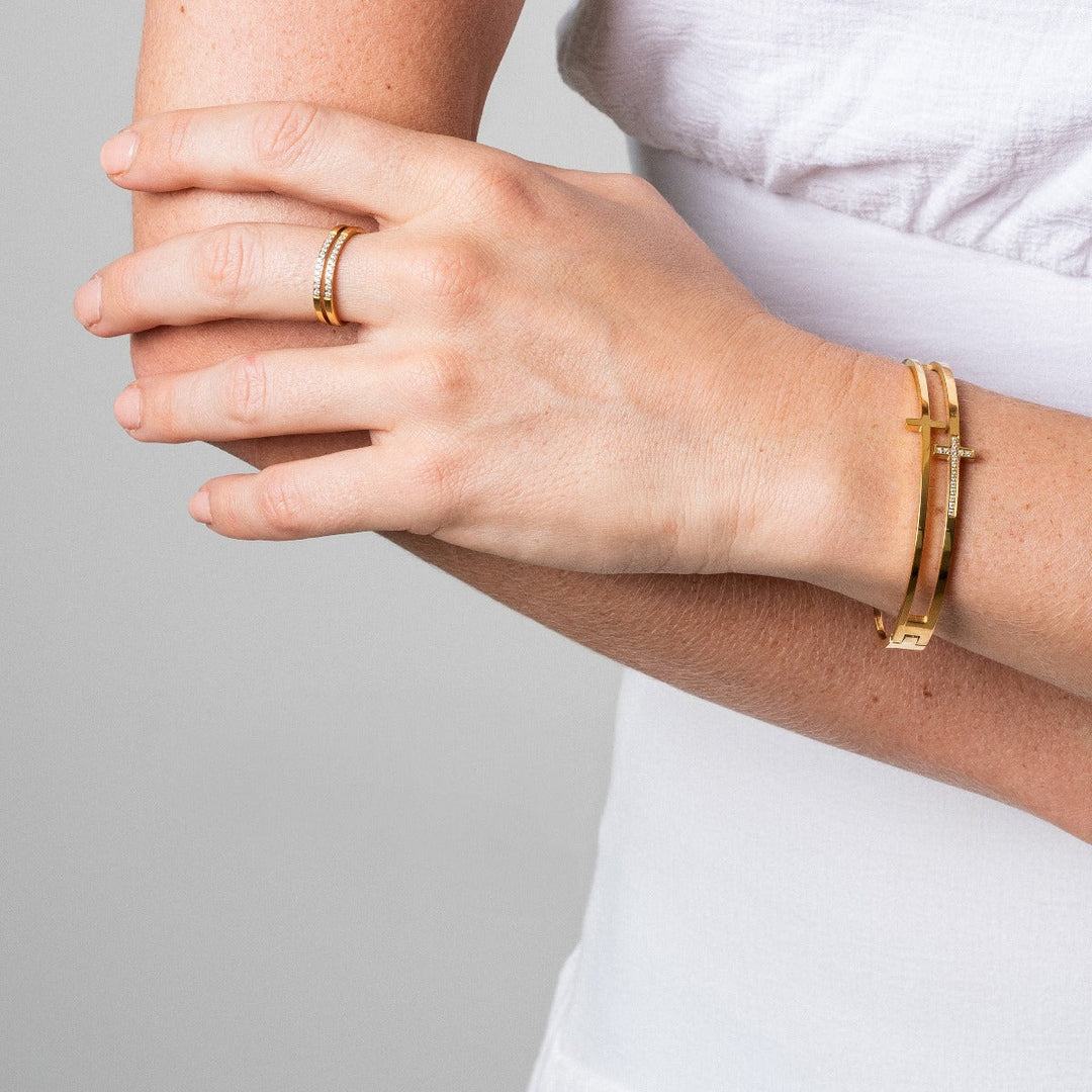 Seliora Crossline Bangle Bracelet