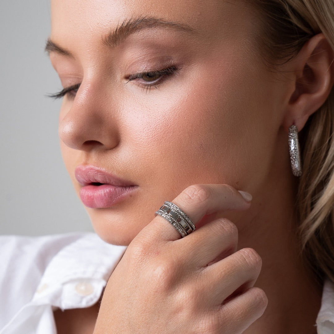 Elara Grandeur Band Ring