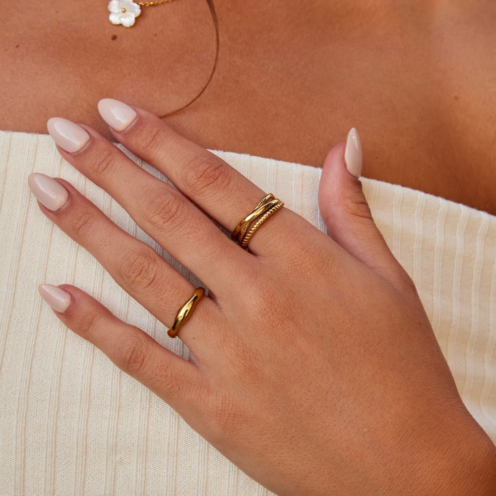 Selira Twisted Cross Ring