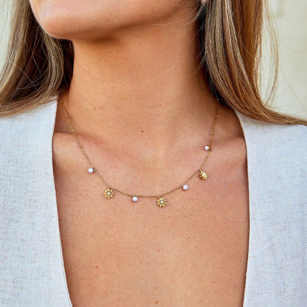 Florie Daisy Pearl Necklace