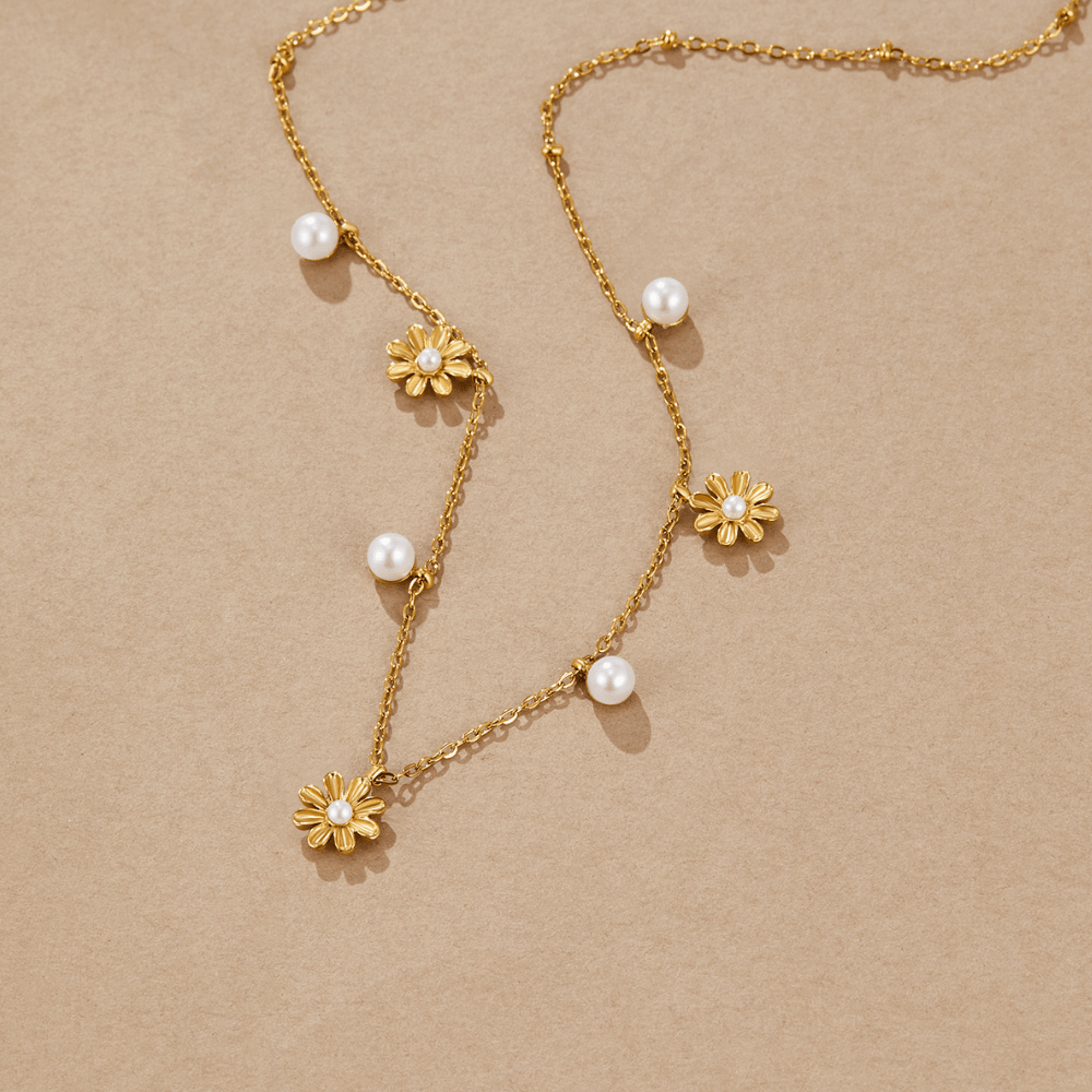 Florie Daisy Pearl Necklace