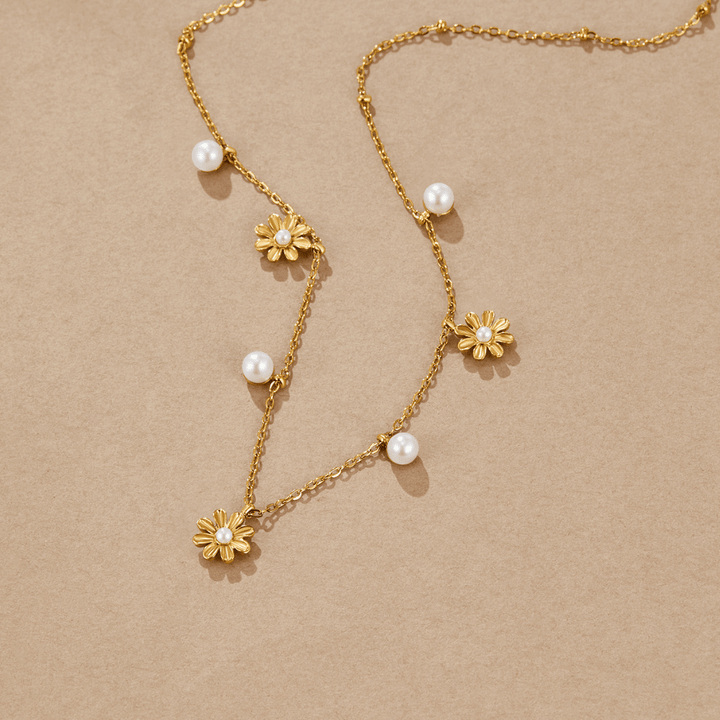 Florie Daisy Pearl Necklace