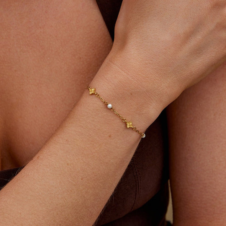 Camila Clover Pearl Bracelet