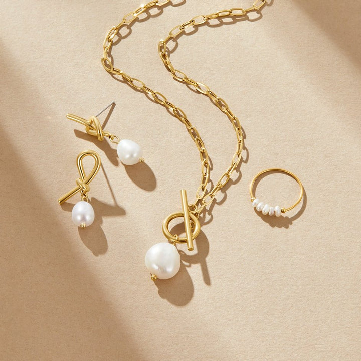 Eva Pearl Toggle Necklace