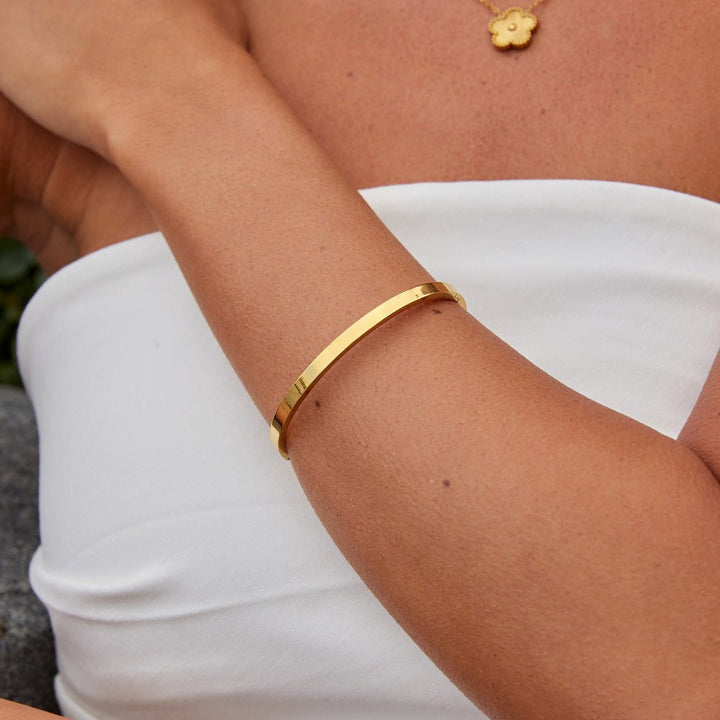 Lilah Sleek Gold Bangle