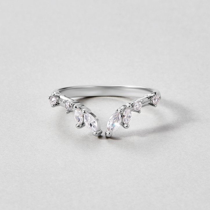 Lily Crystal Vine Ring