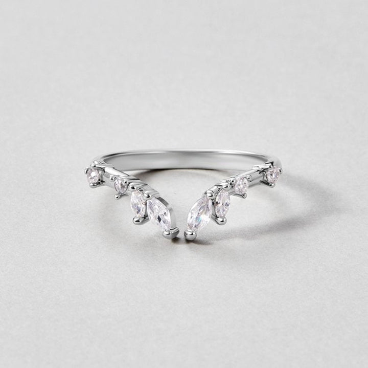 Lily Crystal Vine Ring