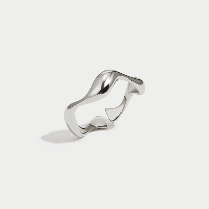 Nerina Wave Flow Ring