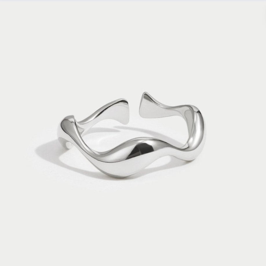 Nerina Wave Flow Ring