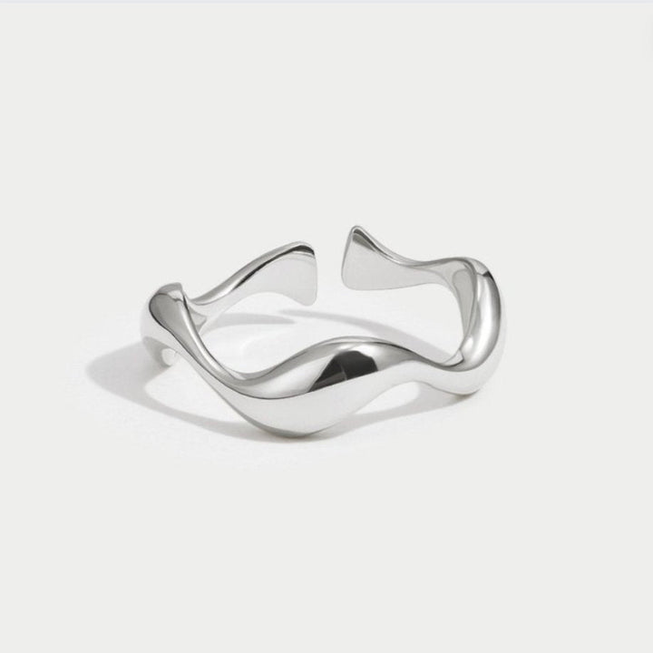 Nerina Wave Flow Ring