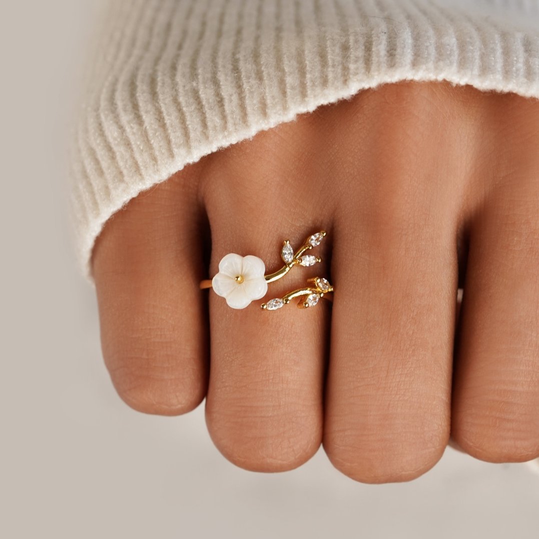 Marivie Blossom Detail Ring