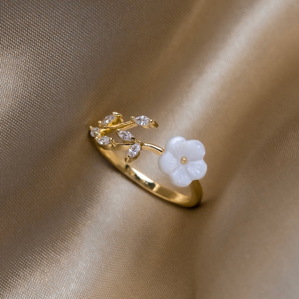 Marivie Blossom Detail Ring