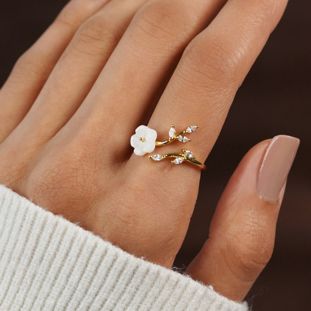 Marivie Blossom Detail Ring